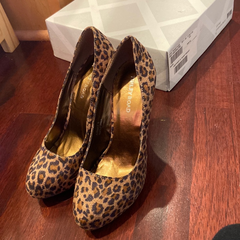 Tinley Road NWOT Leopard Print Pumps size 6